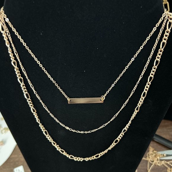 BRAND NEW 18K GOLD PLATED LAYERED NECKLACE - Picture 1 of 3